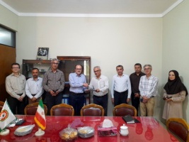 برگزاری مراسم تجلیل از همکار بازنشسته در پژوهشکده مرکبات و میوه های نیمه گرمسیری