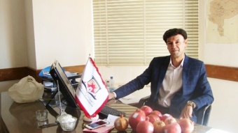 کسب رتبه برتر توسط دکتر محمدرضا وظیفهشناس با طرح نوآورانه غنیسازی خاک و کاهش مصرف آب در باغ های انار به روش شبه گلدانی