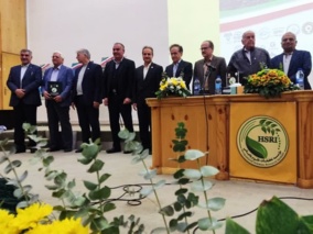 حضور فعال رئیس، اعضای هیات علمی و محققان پژوهشکده مرکبات و میوه‌های نیمه‌گرمسیری در سومین گردهمایی موسسه تحقیقات علوم باغبانی